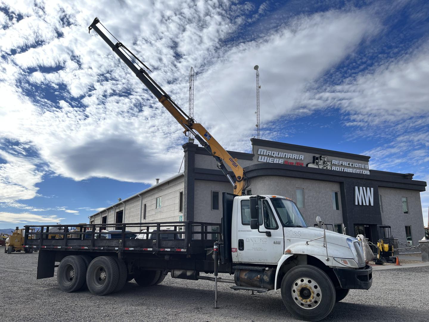 ./imagenes/INVOICE/2019/17415/CAMION INTERNATIONAL 4400 6X4 CON GRUA ARTICULADA COPMA 2000  (65).JPG